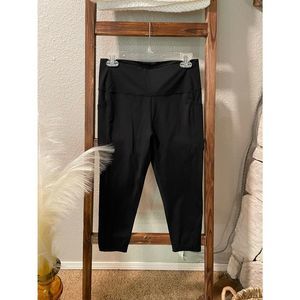 Zyia active cropped black leggings with pockets